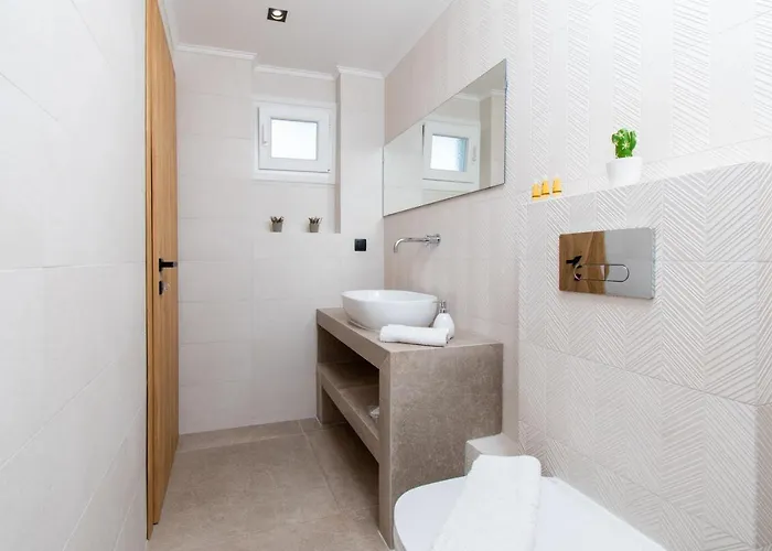 Unique Aura Luxury Apartahotel 3*