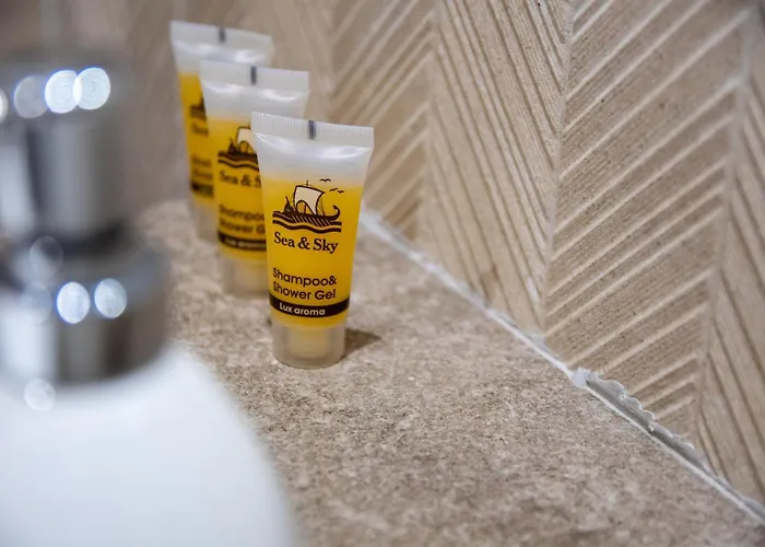 Unique Aura Luxury Apartahotel 3*