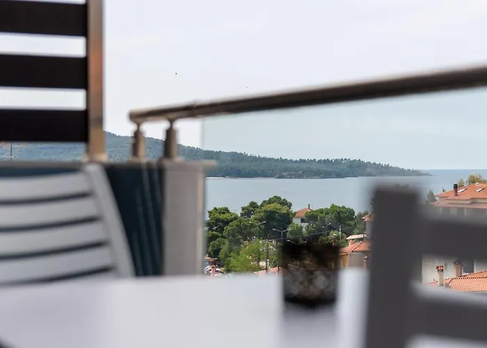 Unique Aura Luxury Néos Marmarás